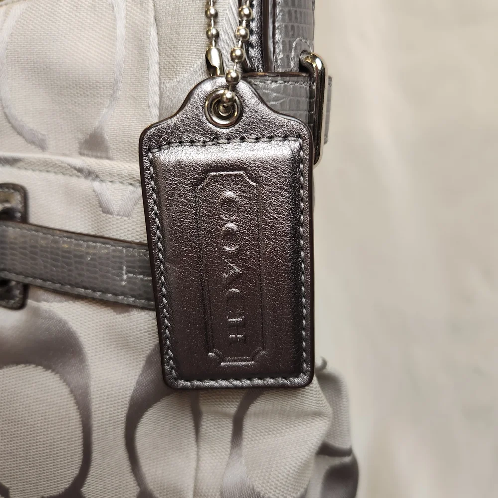 Coach Chelsea Ashlyn Hobo in Gray Signature Jacquard Canvas And Leather Trim